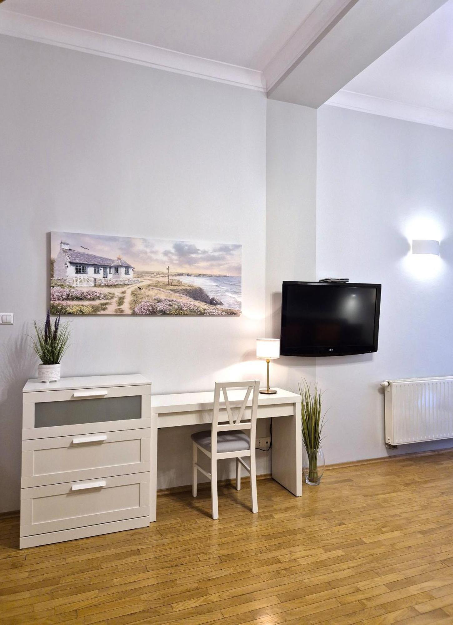 Ariadna - Pantheon Apartments Krakau Buitenkant foto